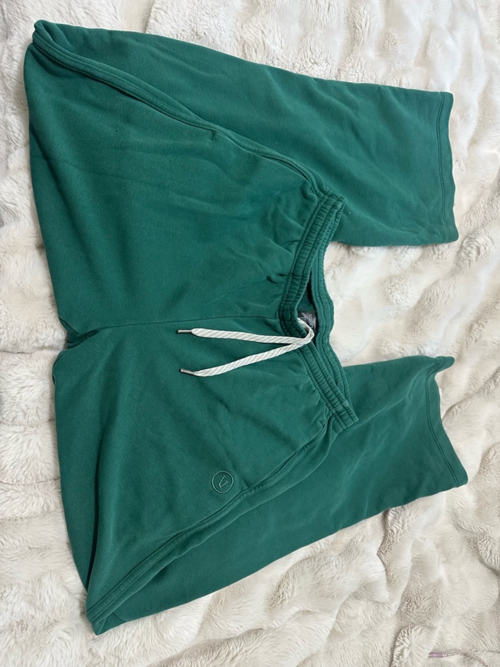 Vuori  Green Sweats with Drawstring